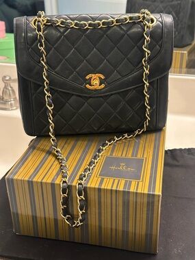 CHANEL Black Quilted Shoulder Bag with Gold Chain & CC Logo Vintage
